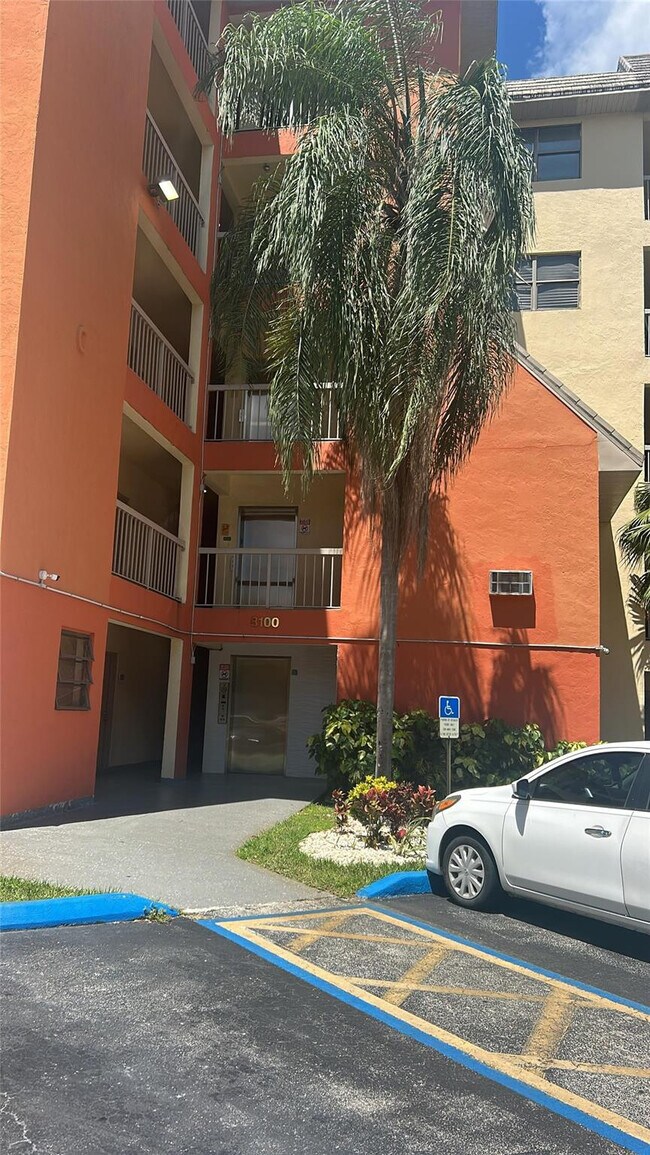 Building Photo - 8100 Geneva Ct