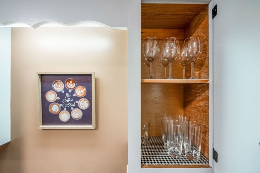 Building Photo - 284 Raleigh Dr