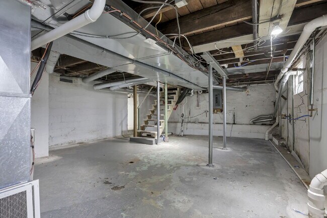 Building Photo - Elegant College Avenue Residence in a Prime Columbus Location