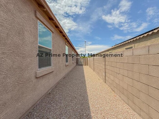 Building Photo - 23829 W Romley Ave