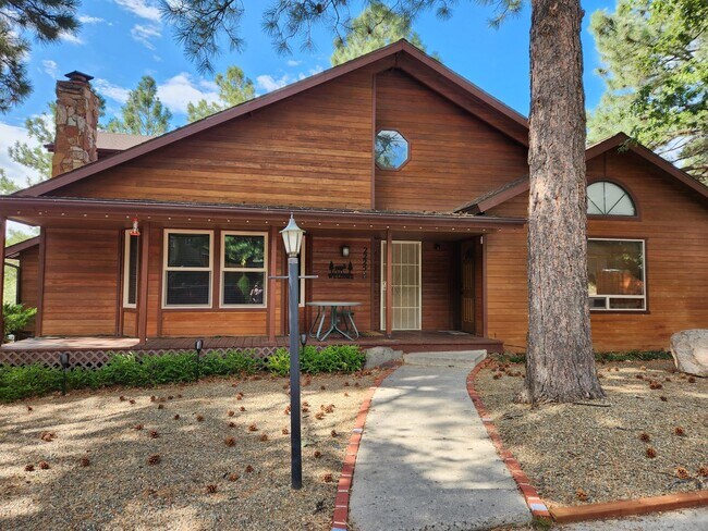 Building Photo - Beautiful home on Skyline Drive
