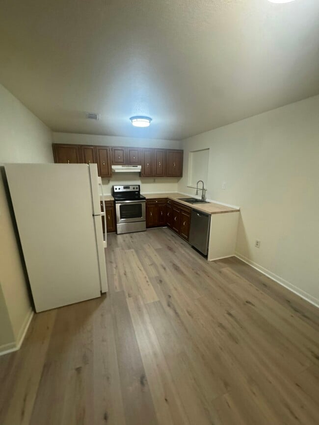 Building Photo - 3013 W La Rua St