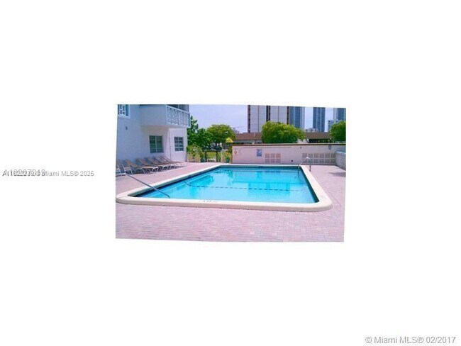 Building Photo - 2200 E Hallandale Beach Blvd