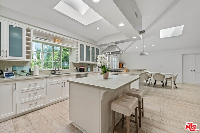 Building Photo - 3614 Malibu Country Dr
