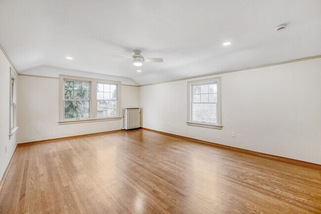 Building Photo - Capitol Hill Home