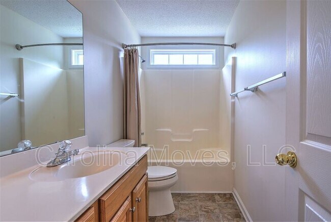 Building Photo - 140 Rounded Wing Dr