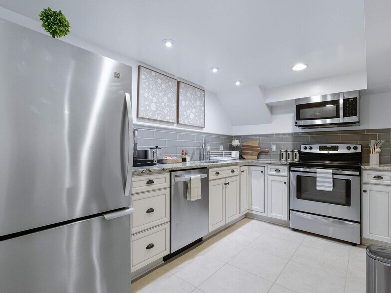 Building Photo - 4325 New Hampshire Ave NW