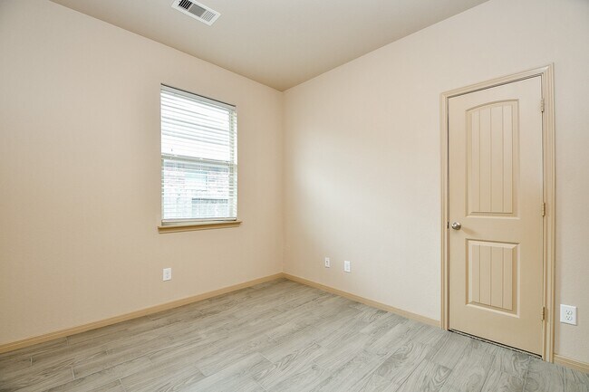 Building Photo - 11022 Ellison Ridge Dr