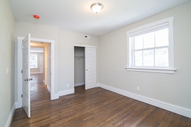 Building Photo - 3116 Lackland Ave