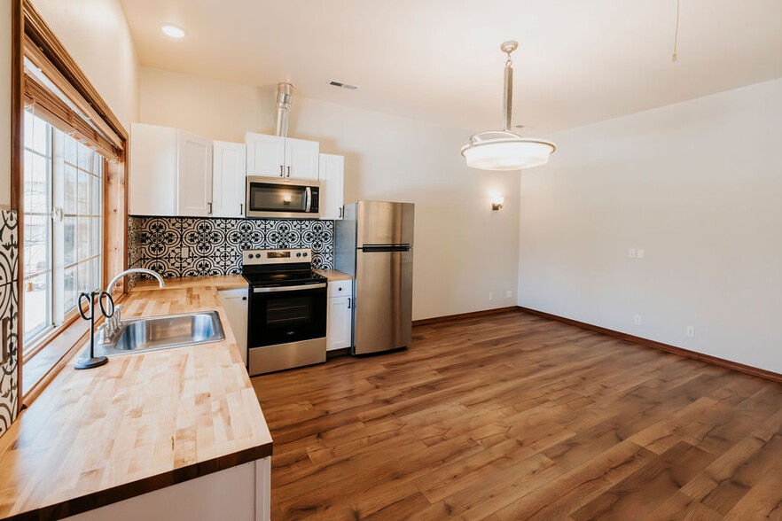 Kitchen - 506 Alder St