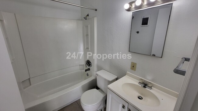 Building Photo - 634 N Watts St