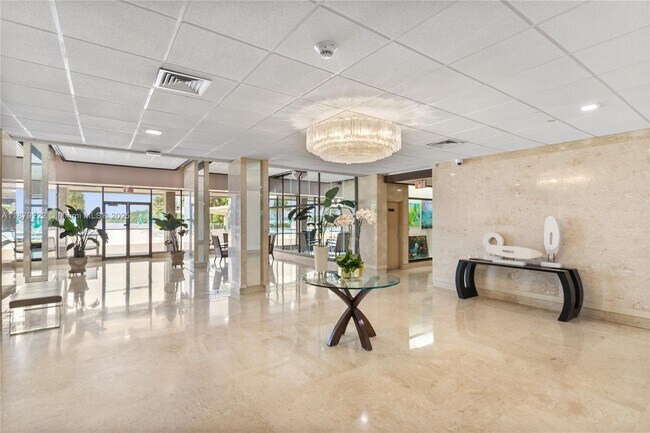 Building Photo - 300 Bayview Dr