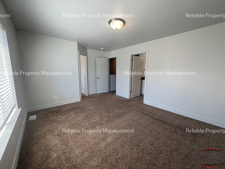 Building Photo - 148 S Emery Ln