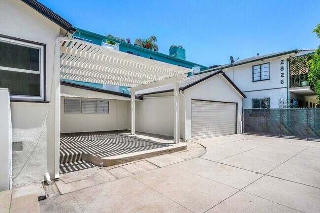 Building Photo - Stunning remodeled home in Silverlake!!