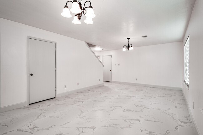 Building Photo - 4435 Crossvine Ave