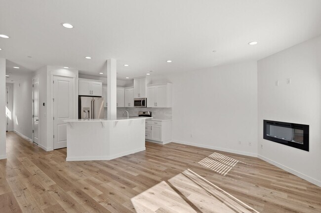 Building Photo - Pleasant Valley Villages 3 Bedroom Townhome with Community Center