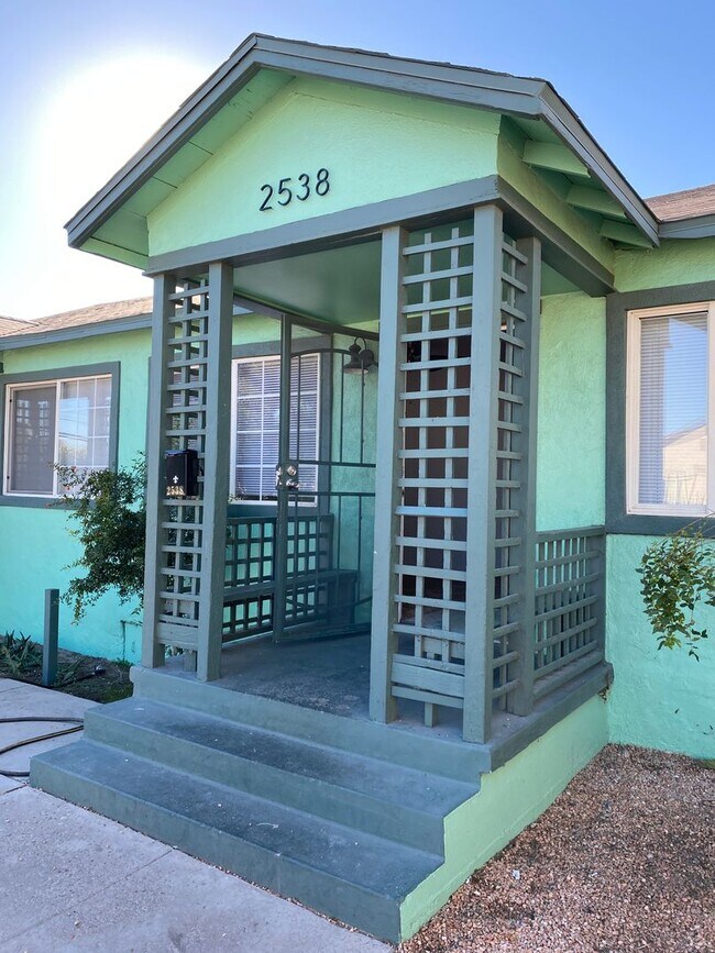 Building Photo - 3p2538