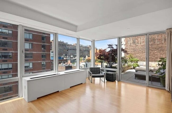 Building Photo - 245 W 19th St