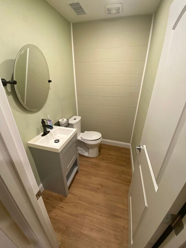 Building Photo - Beautiful Home for rent in Tulare, Ca