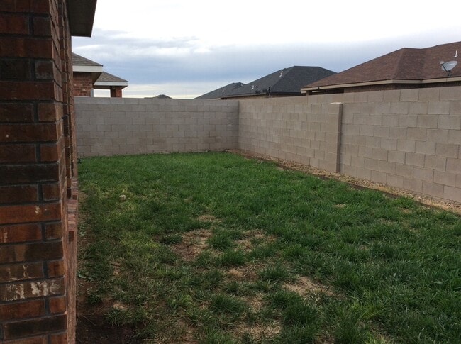 Building Photo - 200 Almond Tree Ln