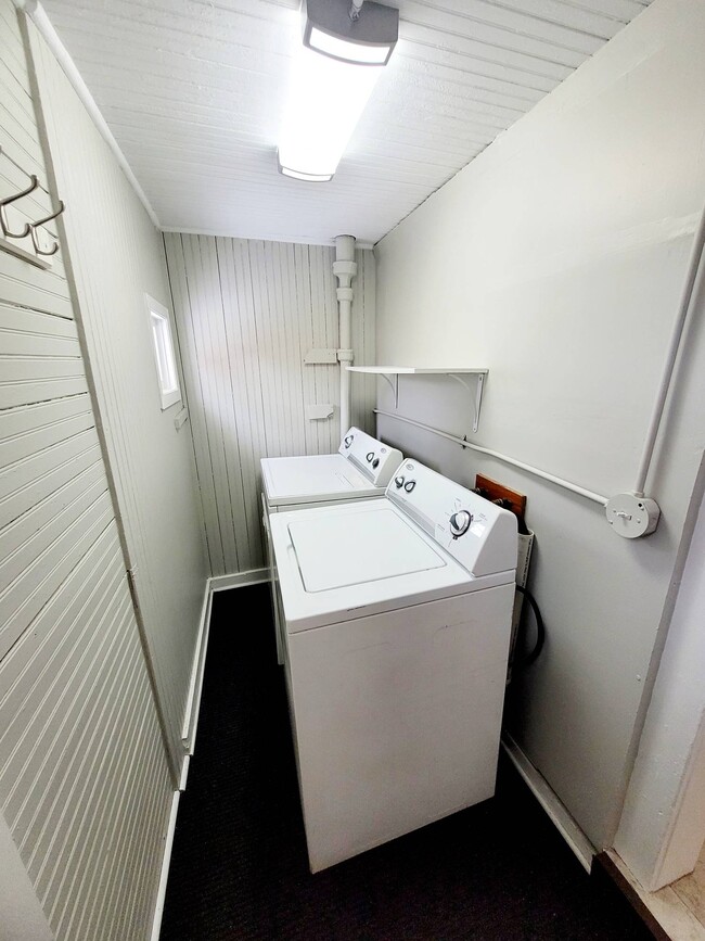 Building Photo - 219 Lane Ave SW