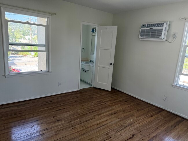 Building Photo - 408 N Doheny Dr