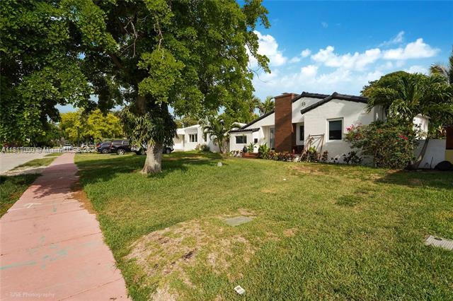Building Photo - 1615 Bay Dr
