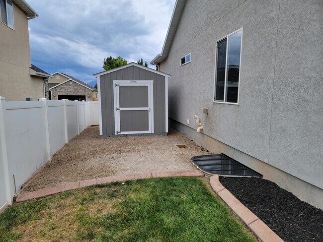 Building Photo - 8256 Imperial Oak Dr