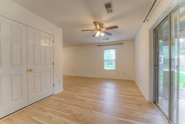 Building Photo - "Charming 4-Bedroom Sanctuary on Boyce Roa...