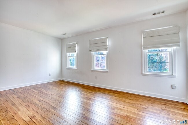 Building Photo - 9 Georgetowne N