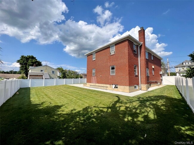 Building Photo - 10 Dougherty St