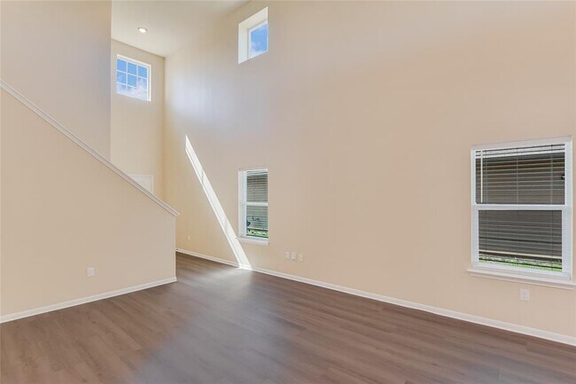 Building Photo - 604 Red Tails Dr