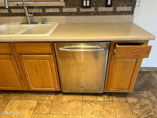 Building Photo - 11448 E Petra Ave