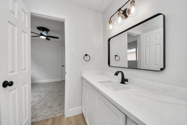 Building Photo - 7427 Willow Oak Dr