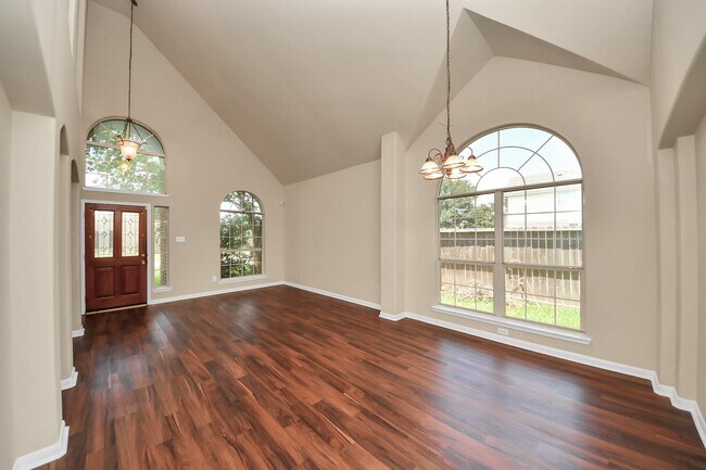 Building Photo - 530 Majestic Ridge Dr