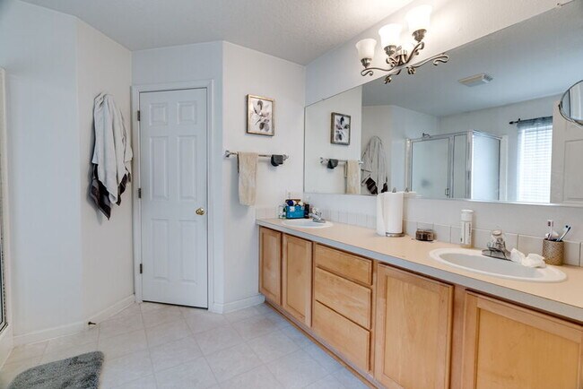 Building Photo - 16552 NE Pacific Terrace