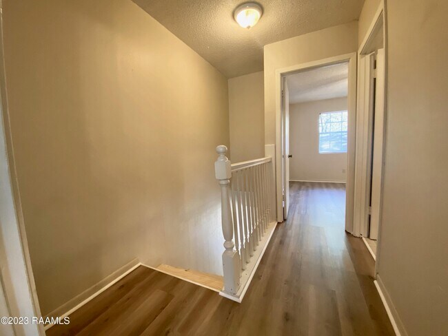 Building Photo - 204 Wilkie St