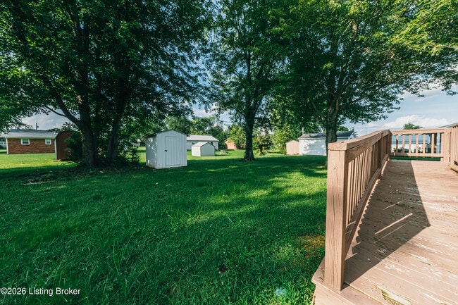 Building Photo - 309 E 6th St