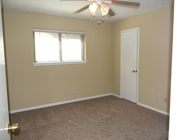 Building Photo - 2711 River Birch Dr