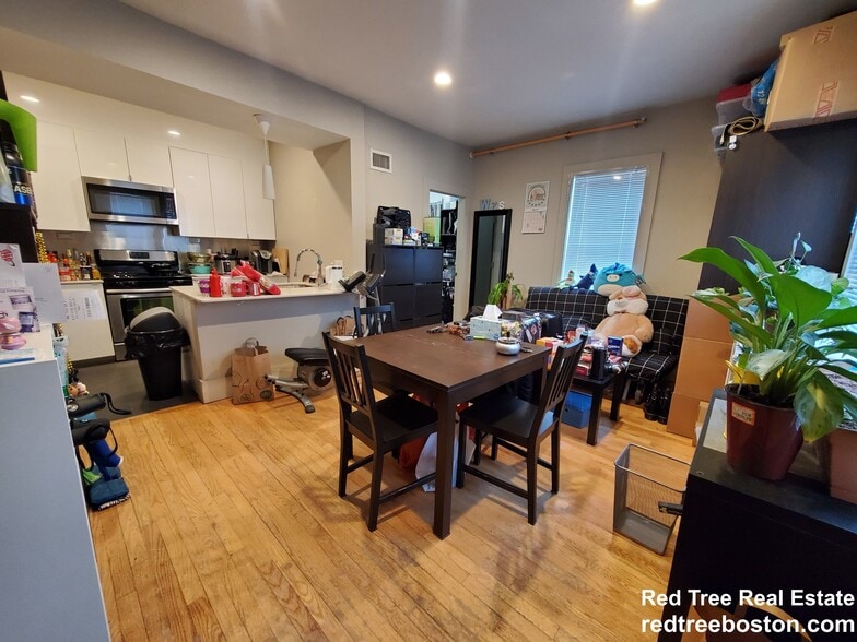 Building Photo - 21 Greylock Rd