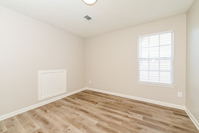 Building Photo - 313 Sarasota Ln