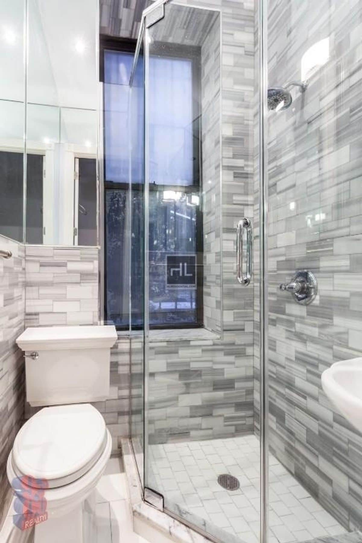 Building Photo - AVE. B