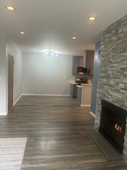 Building Photo - 3640 Cardiff Ave