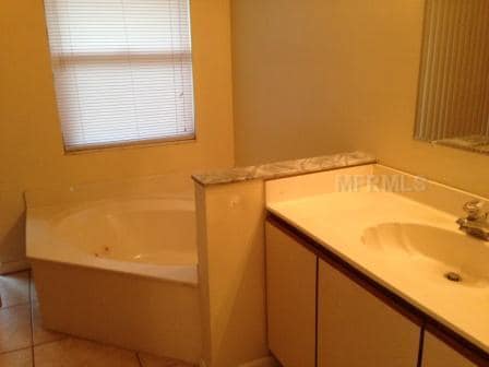 Building Photo - Lovely home on huge corner lot, near UCF!