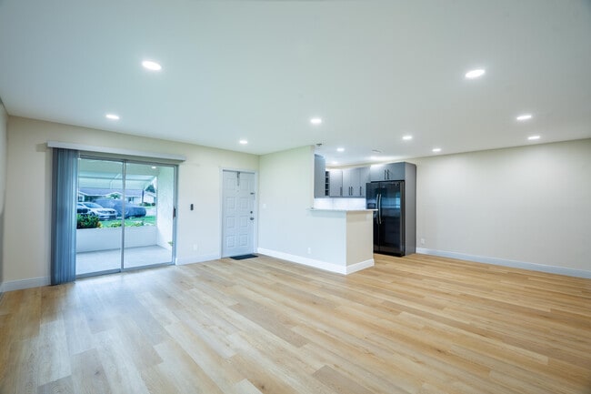 Building Photo - 14339 Canalview Dr