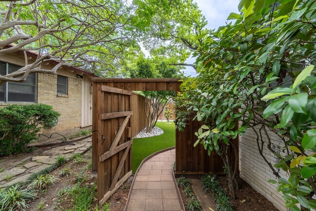 Building Photo - Great home in a desirable location with mature trees!