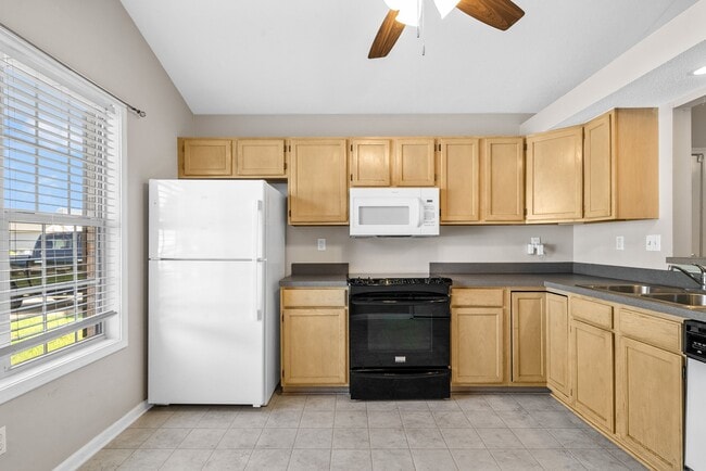 Building Photo - 529 Southwind Dr