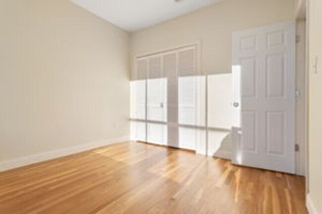 Building Photo - 105-107 Washington Street-Unit 1