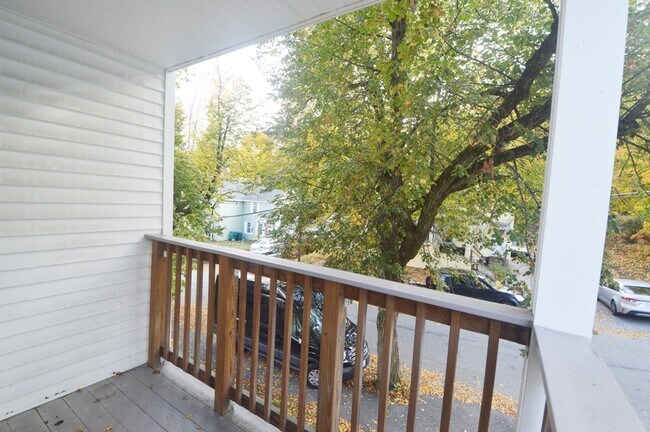 Building Photo - 38 Cascade St