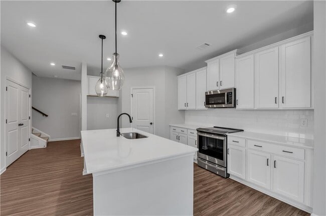 Building Photo - 869 York Aly